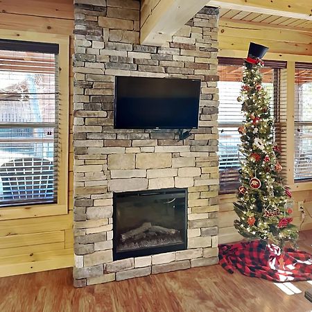 Woodland Escape, 3 Bedrooms, Hot Tub, Pool Access, WiFi, Sleeps 9 Pigeon Forge Buitenkant foto