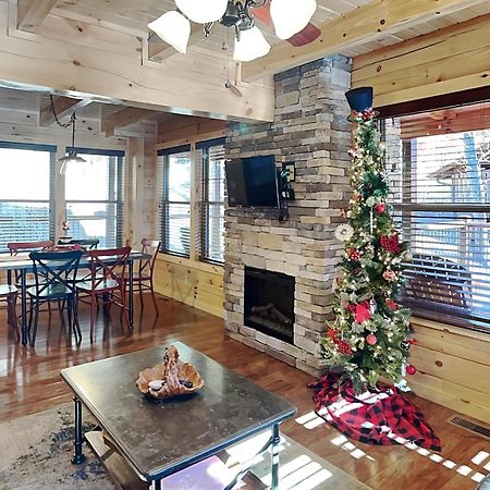 Woodland Escape, 3 Bedrooms, Hot Tub, Pool Access, WiFi, Sleeps 9 Pigeon Forge Buitenkant foto