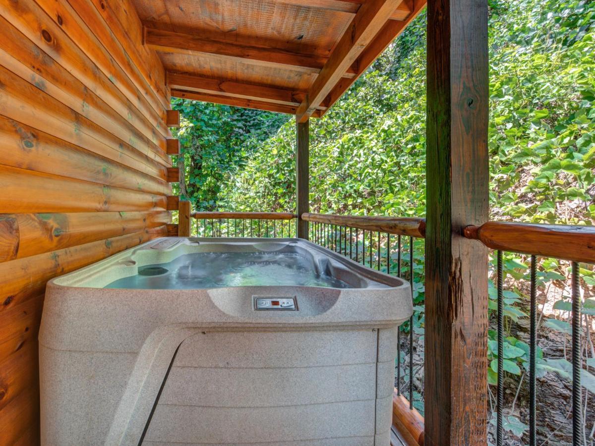 Woodland Escape, 3 Bedrooms, Hot Tub, Pool Access, WiFi, Sleeps 9 Pigeon Forge Buitenkant foto