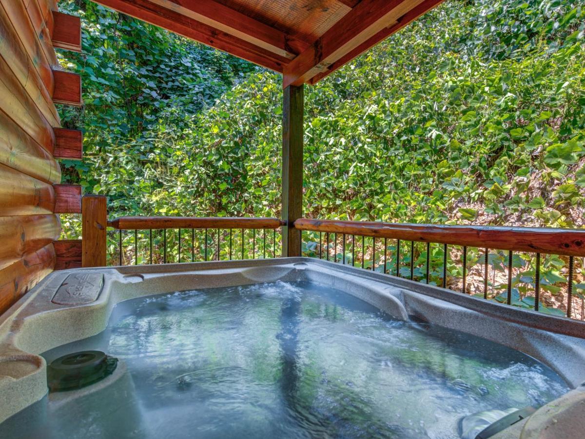Woodland Escape, 3 Bedrooms, Hot Tub, Pool Access, WiFi, Sleeps 9 Pigeon Forge Buitenkant foto
