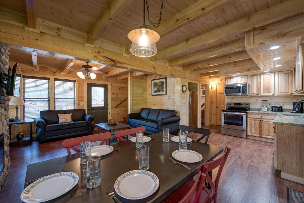 Woodland Escape, 3 Bedrooms, Hot Tub, Pool Access, WiFi, Sleeps 9 Pigeon Forge Buitenkant foto