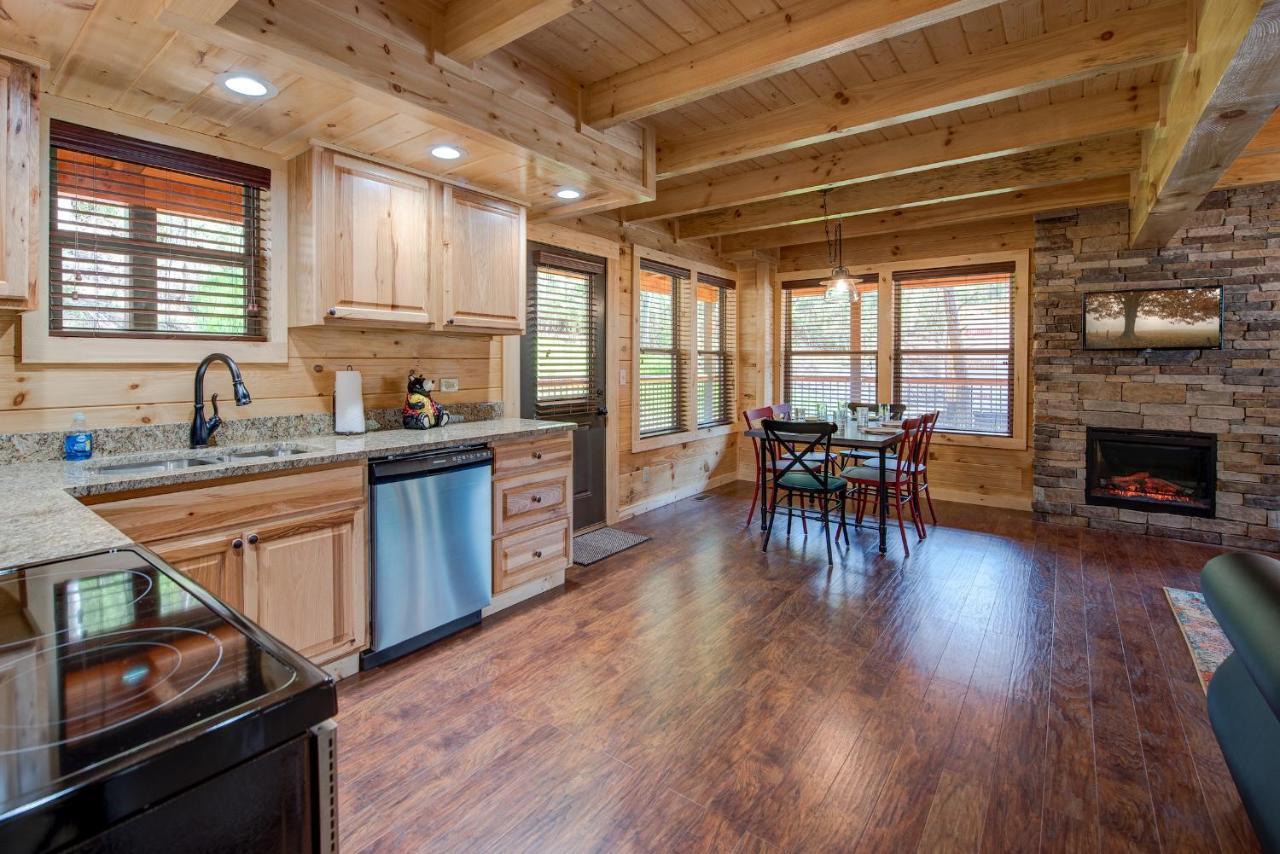 Woodland Escape, 3 Bedrooms, Hot Tub, Pool Access, WiFi, Sleeps 9 Pigeon Forge Buitenkant foto