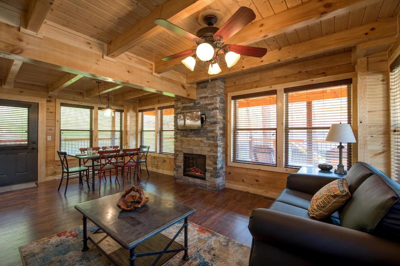 Woodland Escape, 3 Bedrooms, Hot Tub, Pool Access, WiFi, Sleeps 9 Pigeon Forge Buitenkant foto