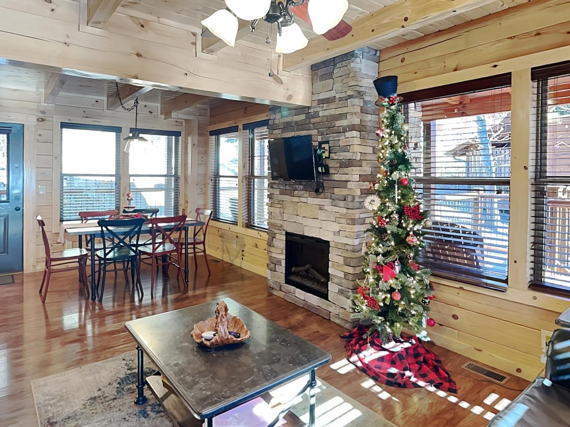 Woodland Escape, 3 Bedrooms, Hot Tub, Pool Access, WiFi, Sleeps 9 Pigeon Forge Buitenkant foto